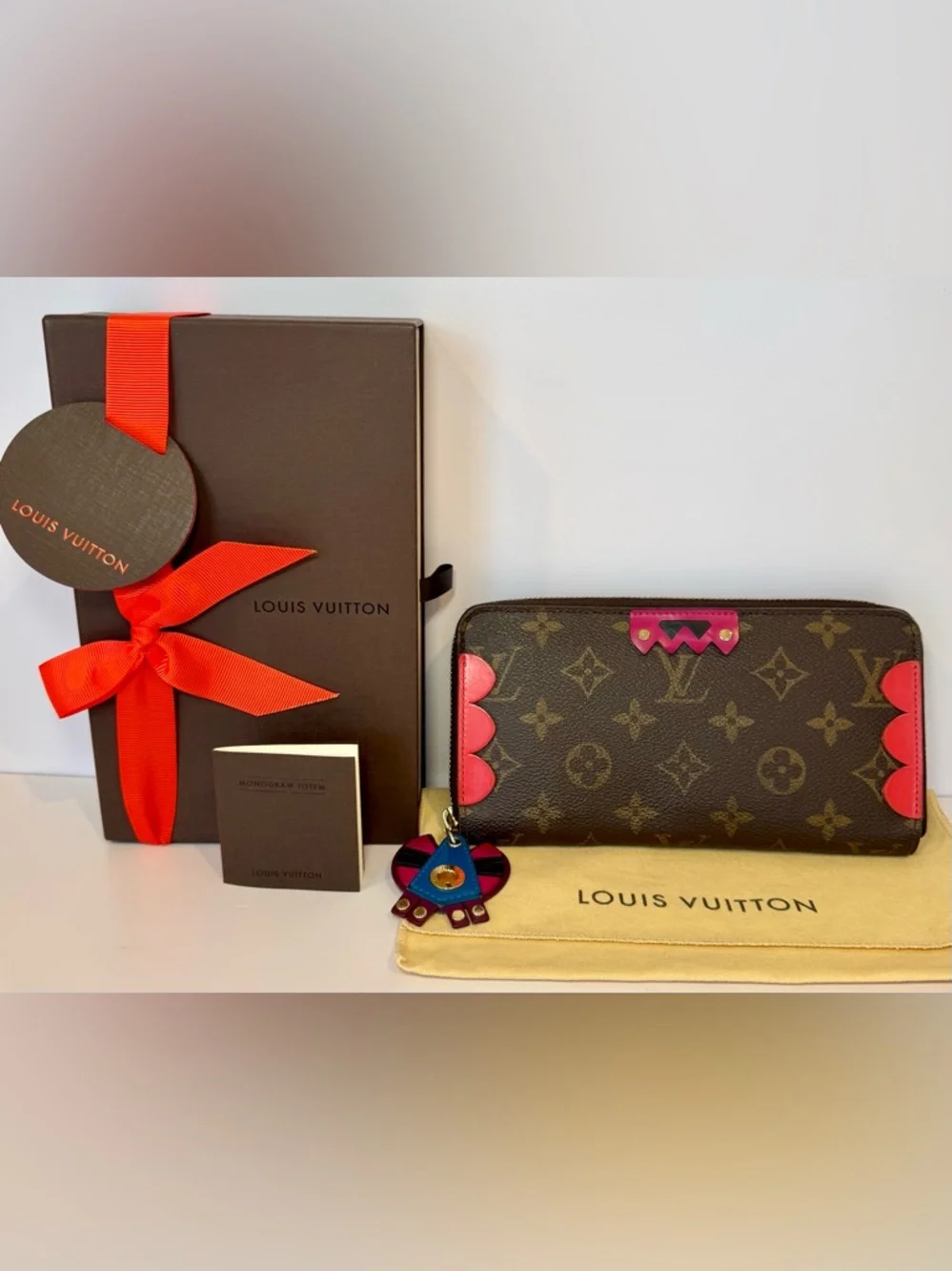 Rare Louis Vuitton Limited Edition Monogram Logo Totem Zippy Continental Wallet